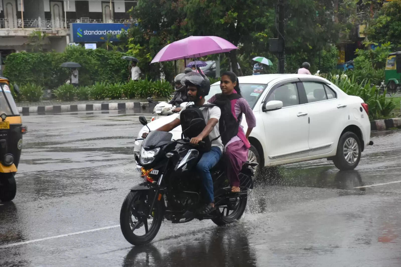 Experience the Vibrant Chariot Festival and Cultural Performances in Puri and Bhubaneswar!