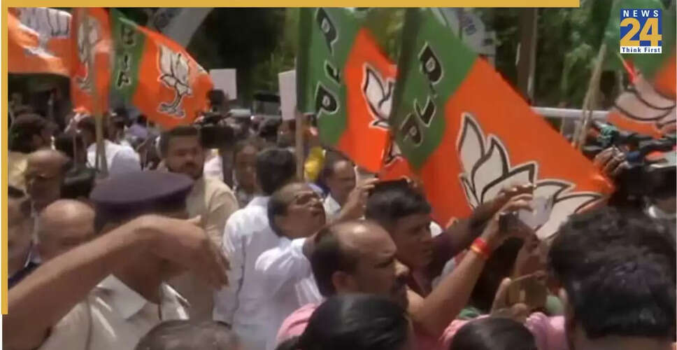 Violence Erupts in Patna as BJP and Congress Clash Over Insults to PM Modi