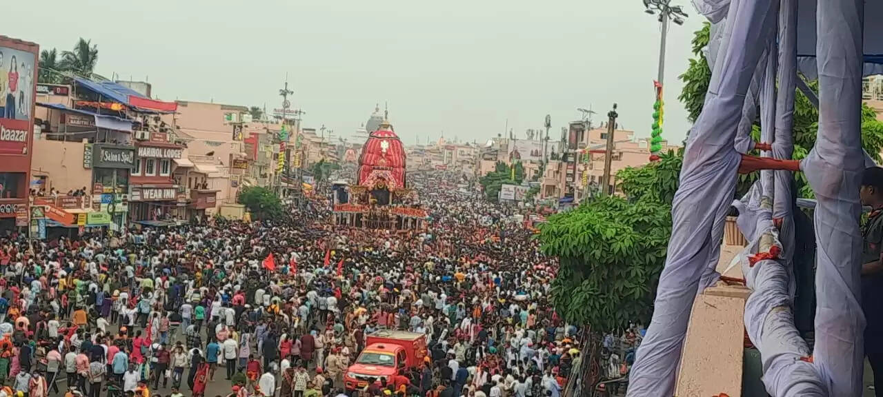 Experience the Vibrant Chariot Festival and Cultural Performances in Puri and Bhubaneswar!