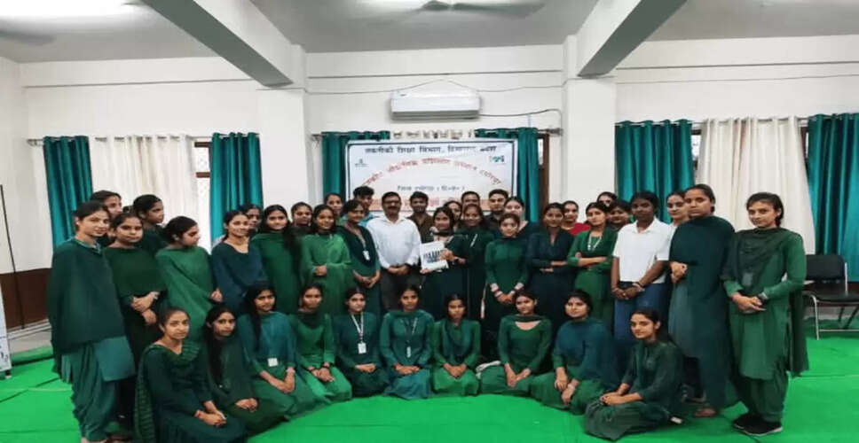 Innovative Nail Art Seminar Held at ITI Hamirpur