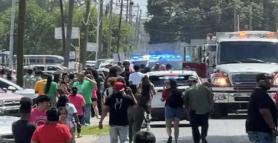 Vehicle Crashes into Crowd at Lao New Year Parade in Louisiana, Injuring Over 20