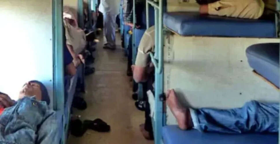 Shocking Incident on Howrah-Delhi Express: Woman's Scream Startles Passengers
