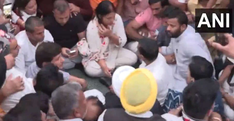 Tragic Fire in Palam Claims Nine Lives, Kejriwal Expresses Condolences