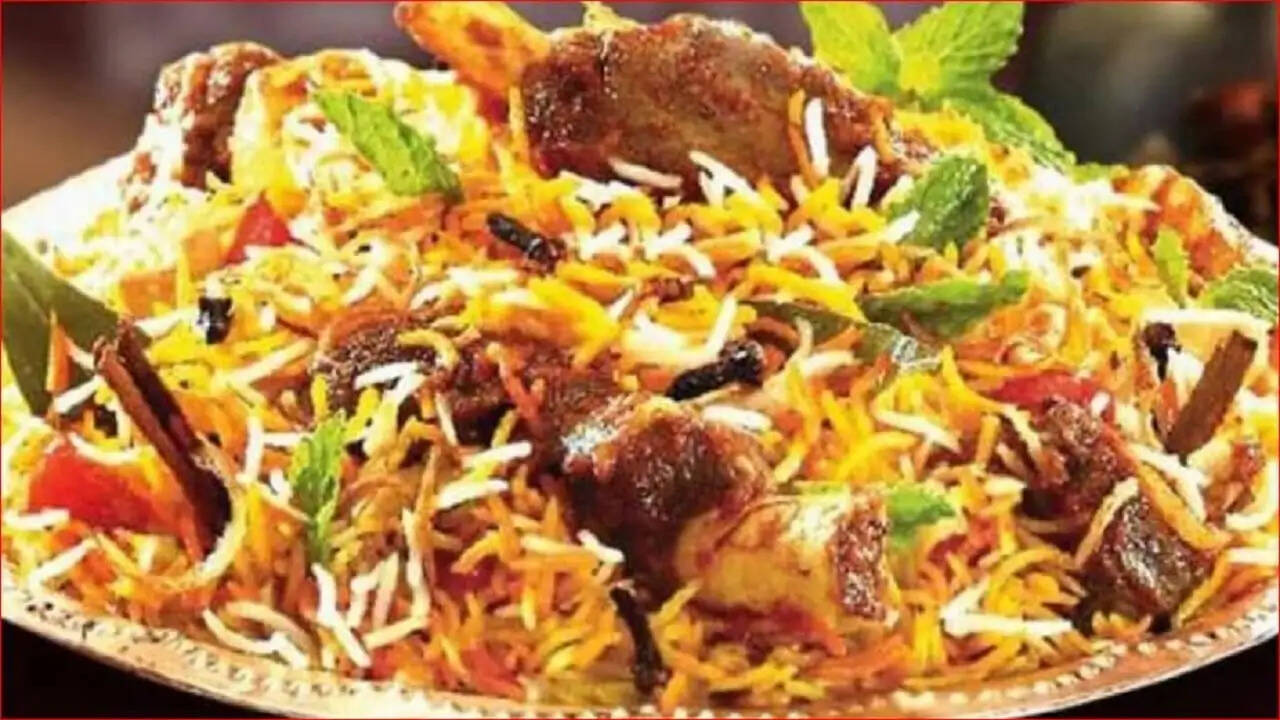 Tragic Incident in Mumbai: Four Family Members Die from Food Poisoning