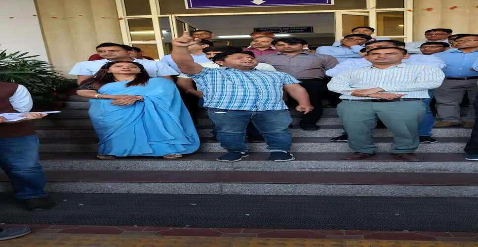 Nursing Staff Protests Following SMS Hospital Fire Incident in Jaipur