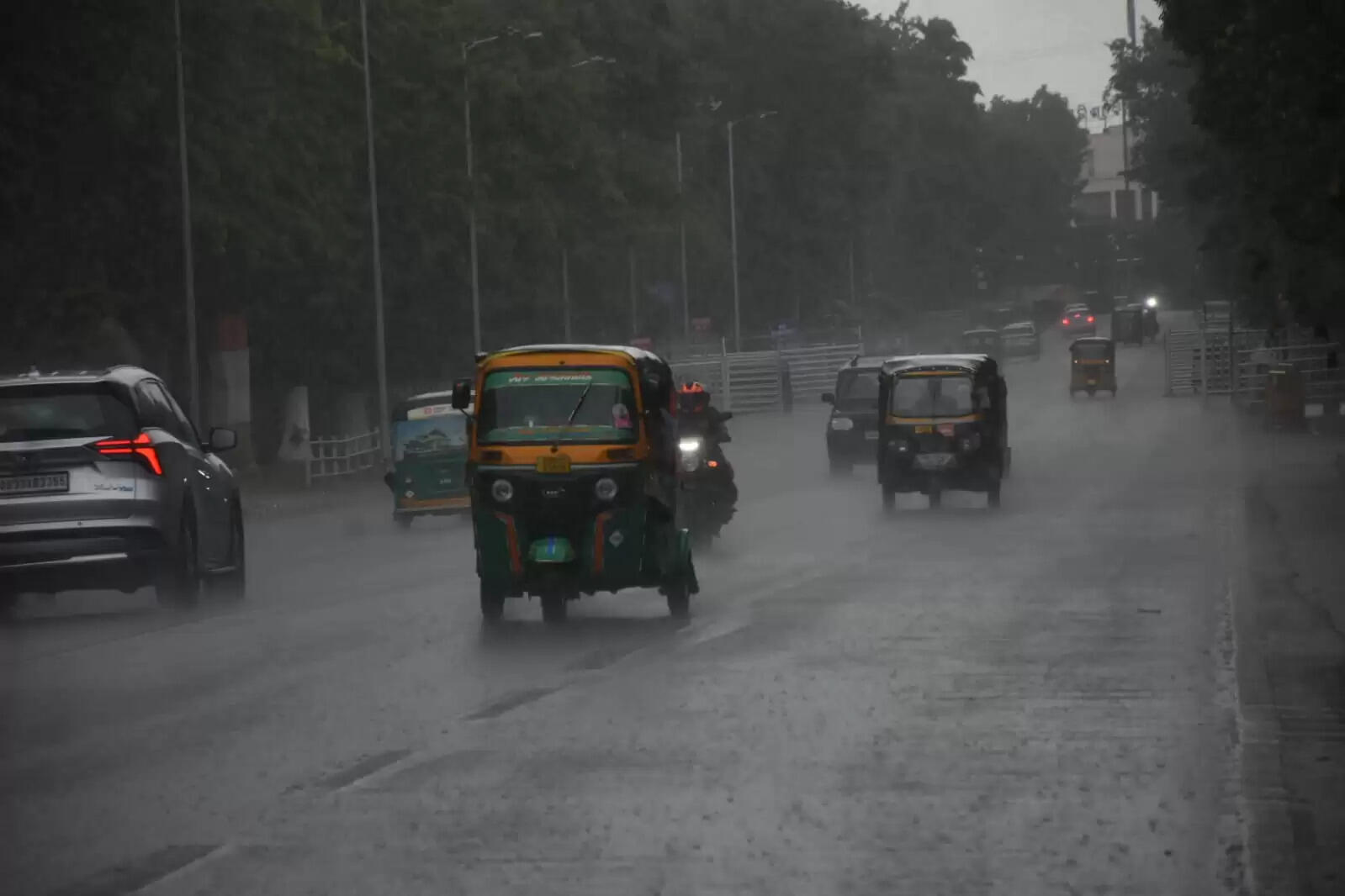 Bhubaneswar Experiences Pre-Monsoon Showers: A Glimpse of Nature's Fury