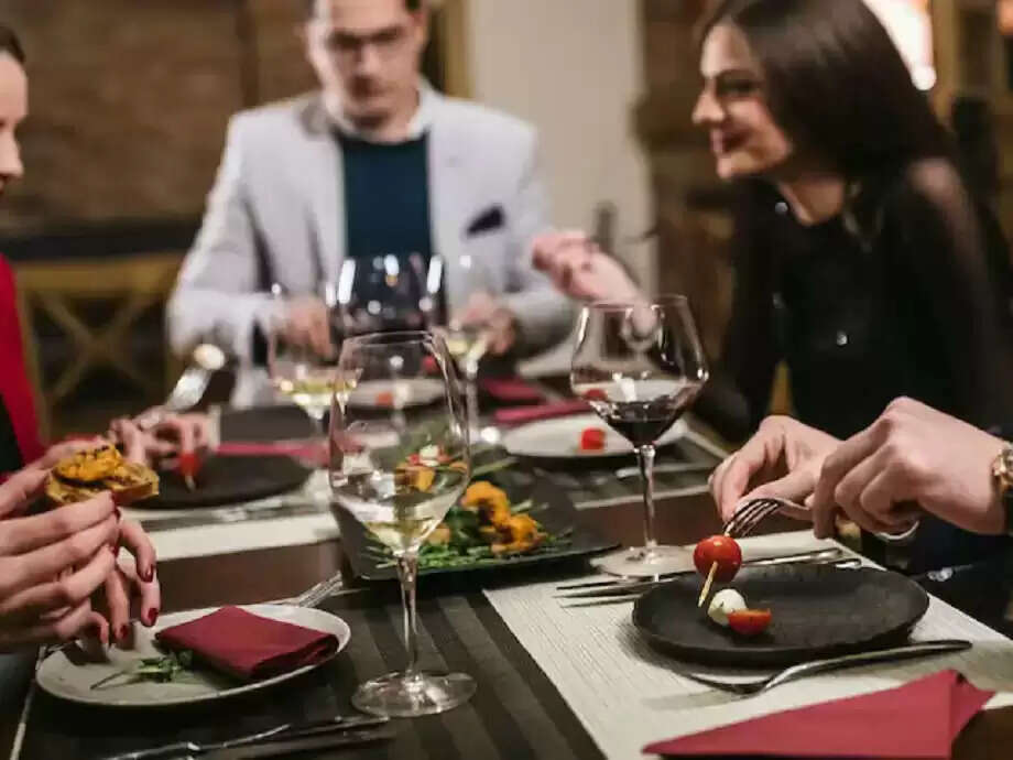 Unexpected Twist in a Dating App Romance: A Shocking Family Encounter