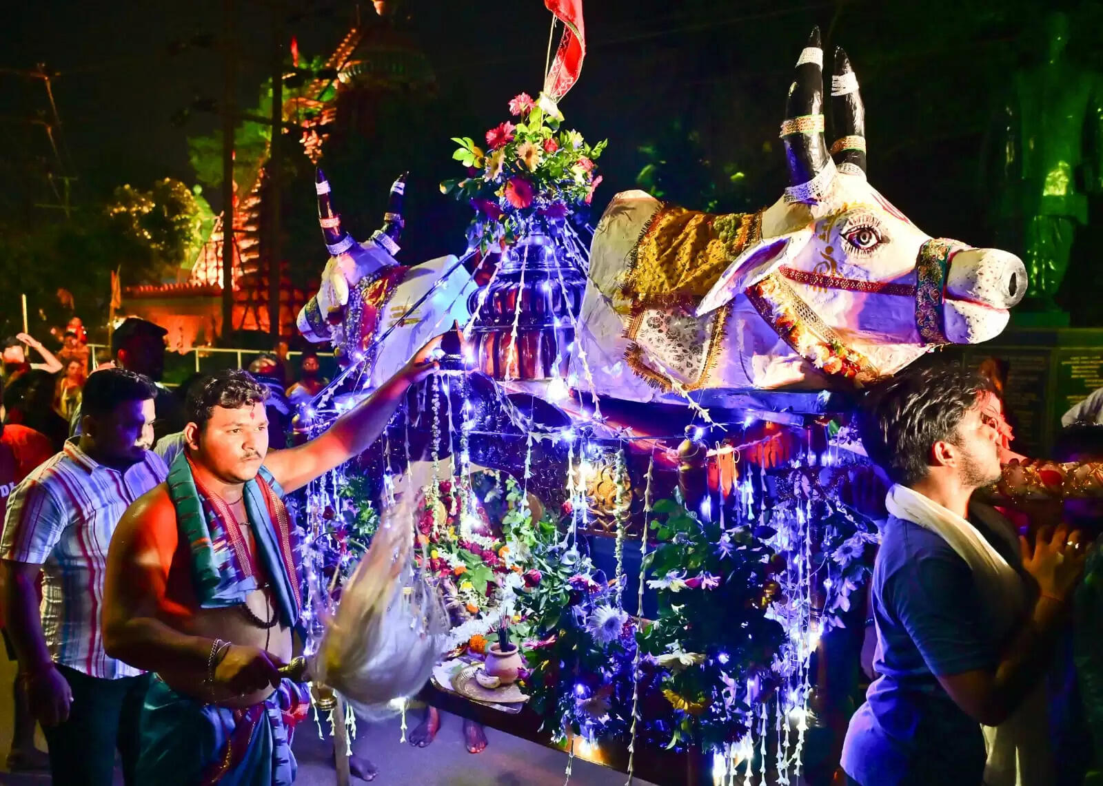 A Spectacular Celebration: Goddess Gauri's Arrival at Bhubaneswar's Lingaraj Temple