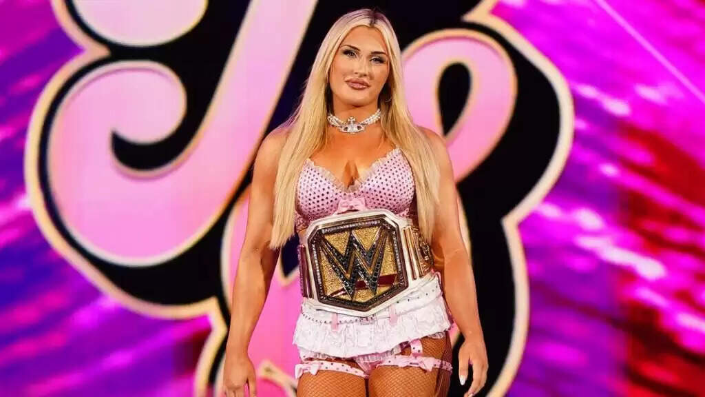 WWE Smackdown Highlights: Naomi's Cash-In Attempt Thwarted by Nia Jax