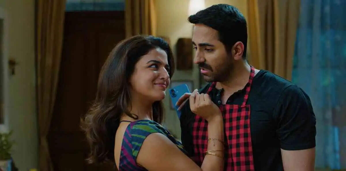 Exploring the Chaos in Mudassar Aziz's 'Pati Patni Aur Woh Do'