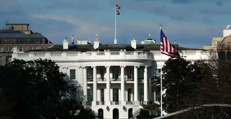 Trump Shifts Cabinet Meeting to White House Amid Iran Negotiations