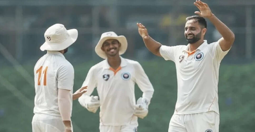 Aaqib Nabi Makes History with Four Wickets in Four Balls at Duleep Trophy