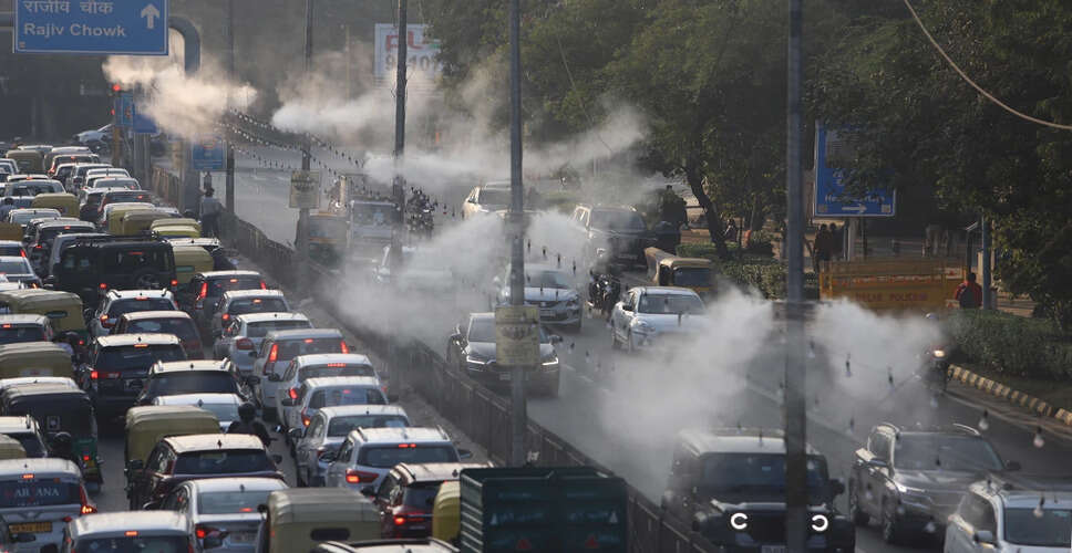 Delhi's Air Quality Remains Poor Amidst Cold Weather