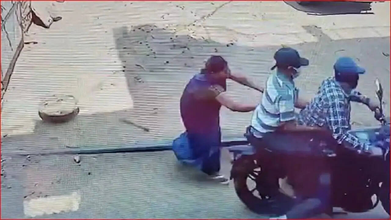 Elderly Woman Robbed of Jewelry in Broad Daylight in Jabalpur