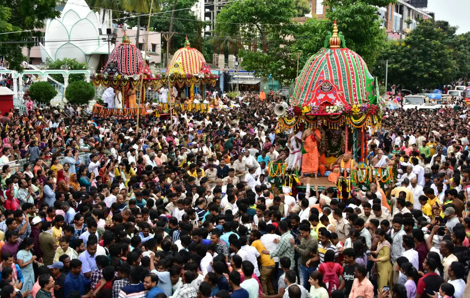 Experience the Vibrant Rath Yatra: A Spiritual Journey in Bhubaneswar