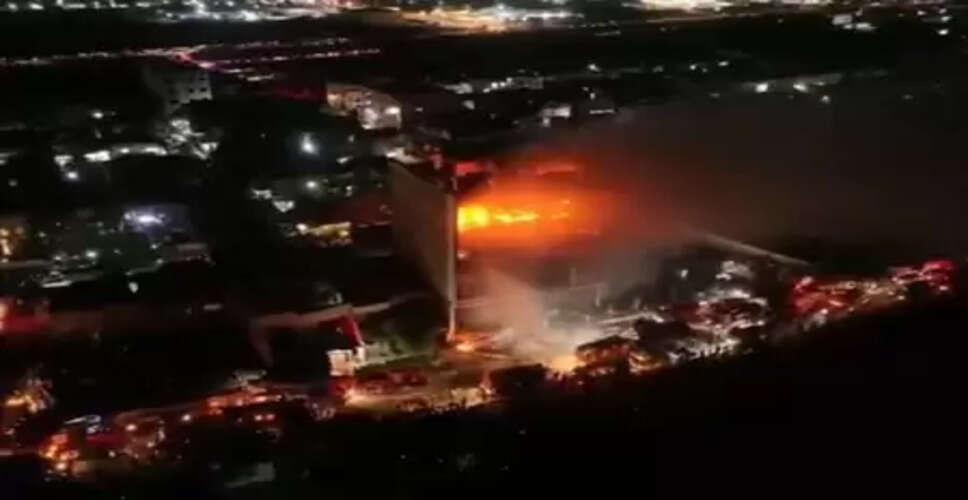 Iraq: Death toll rises to 61 in tragic hypermarket fire (Lead)