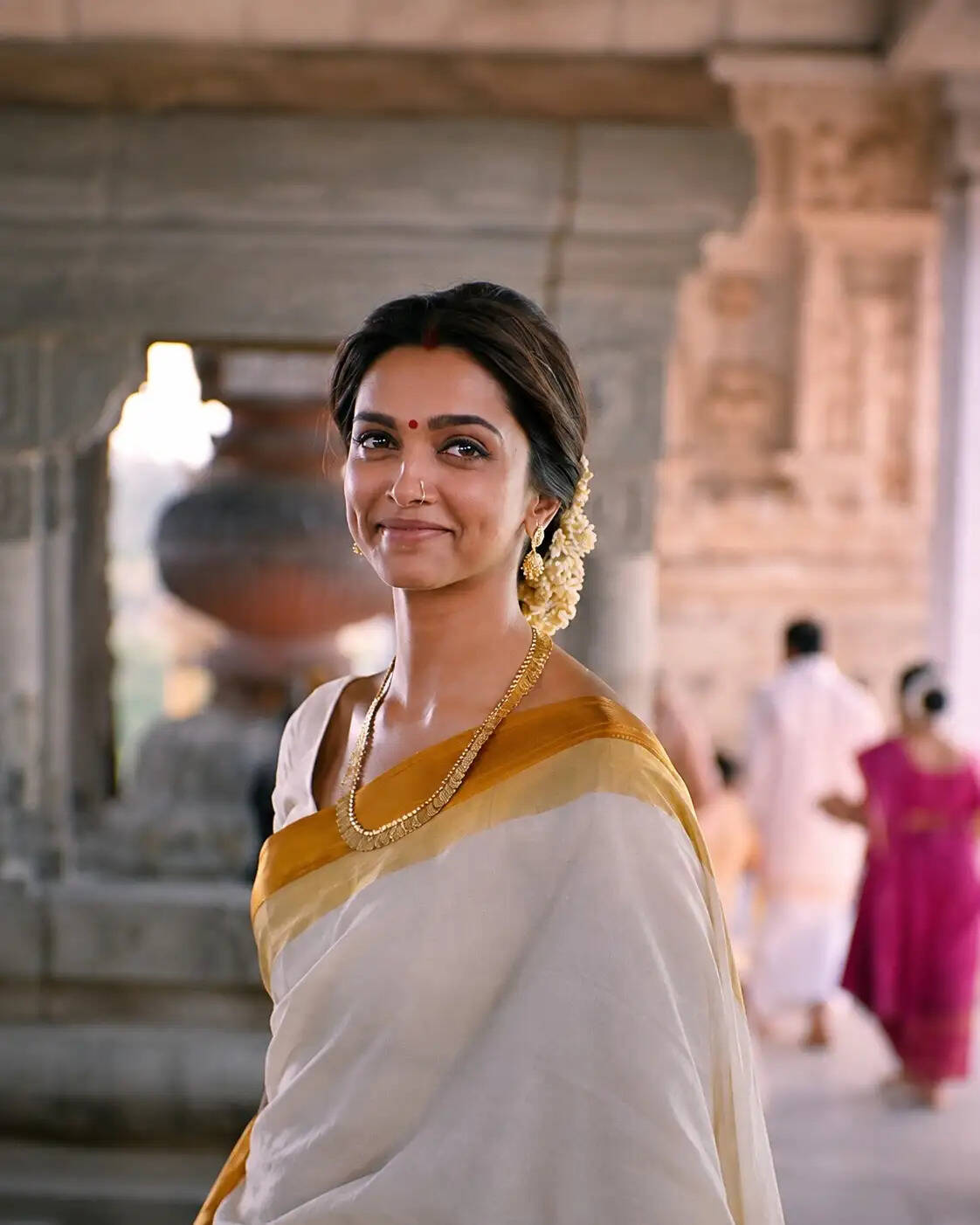 Exploring Meenamma's Iconic Saree Styles from Chennai Express