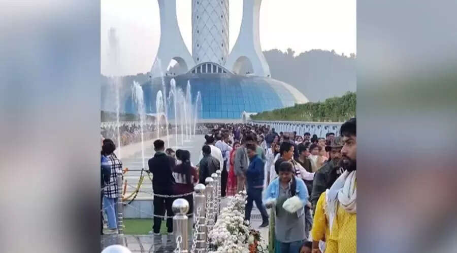 Guwahati Welcomes New Year with Throngs at Public Landmarks