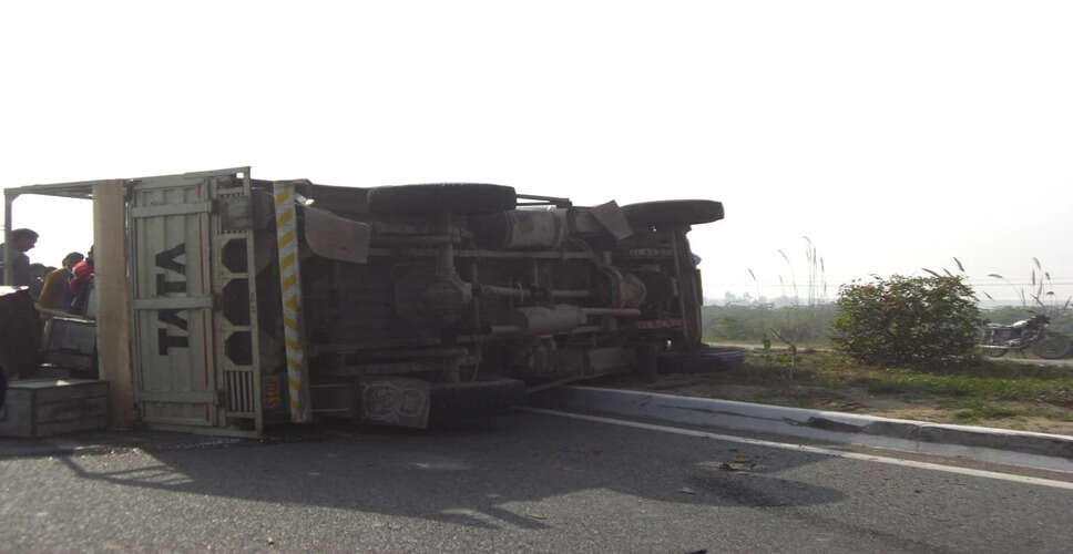 Tragic Road Accident in Jaipur Claims Lives of 12, Injures Many