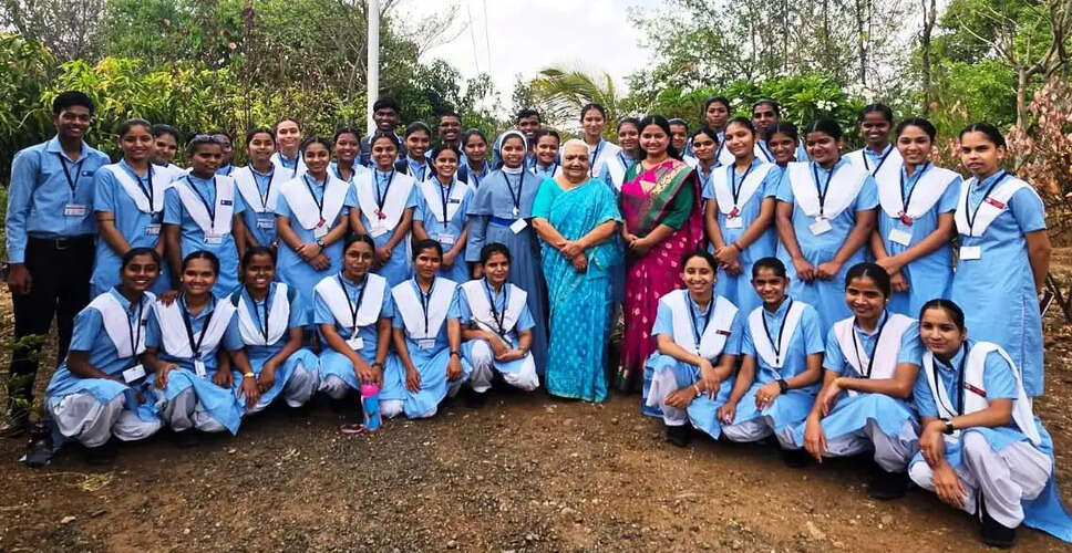 Nursing Students Explore Sustainable Living at Educational Tour