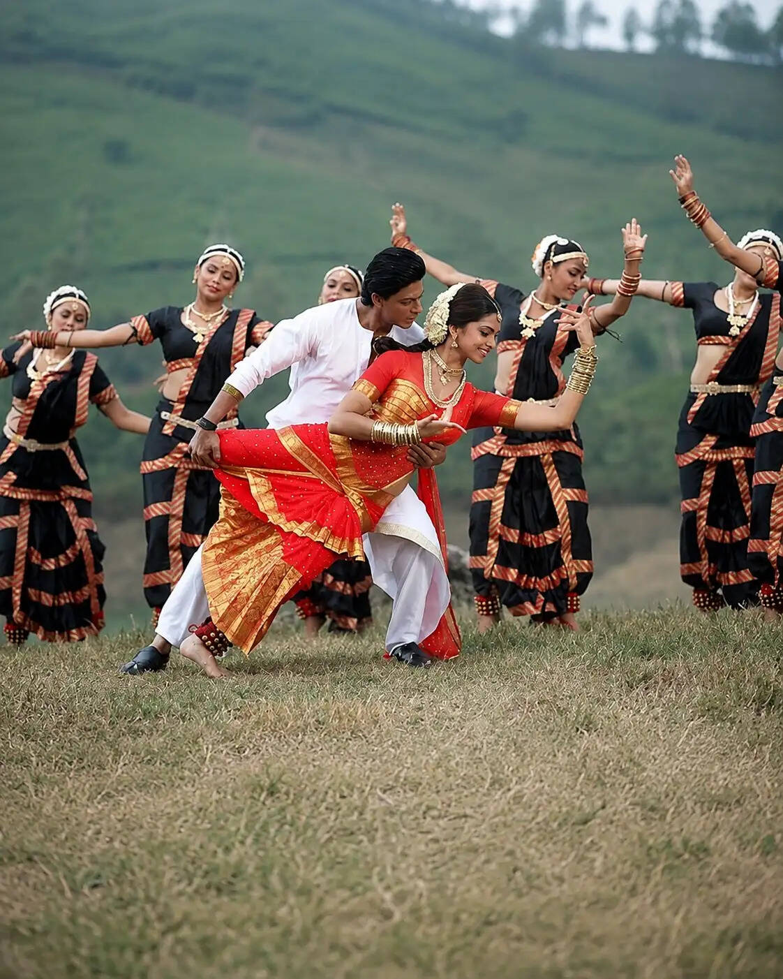 Exploring Meenamma's Iconic Saree Styles from Chennai Express