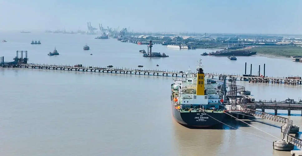 LNG Carrier 'Disha' Successfully Passes Through Strait of Hormuz