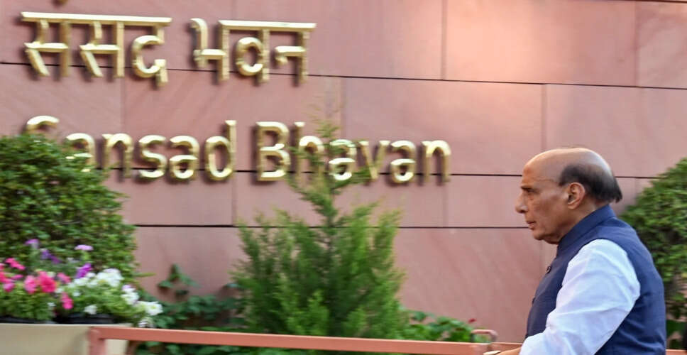 Parliamentary Meeting on Middle East Tensions Turns Chaotic