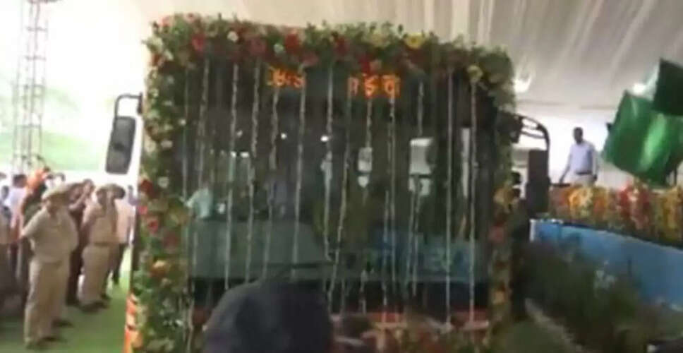 Delhi Launches 100 Electric Buses to Enhance Public Transport