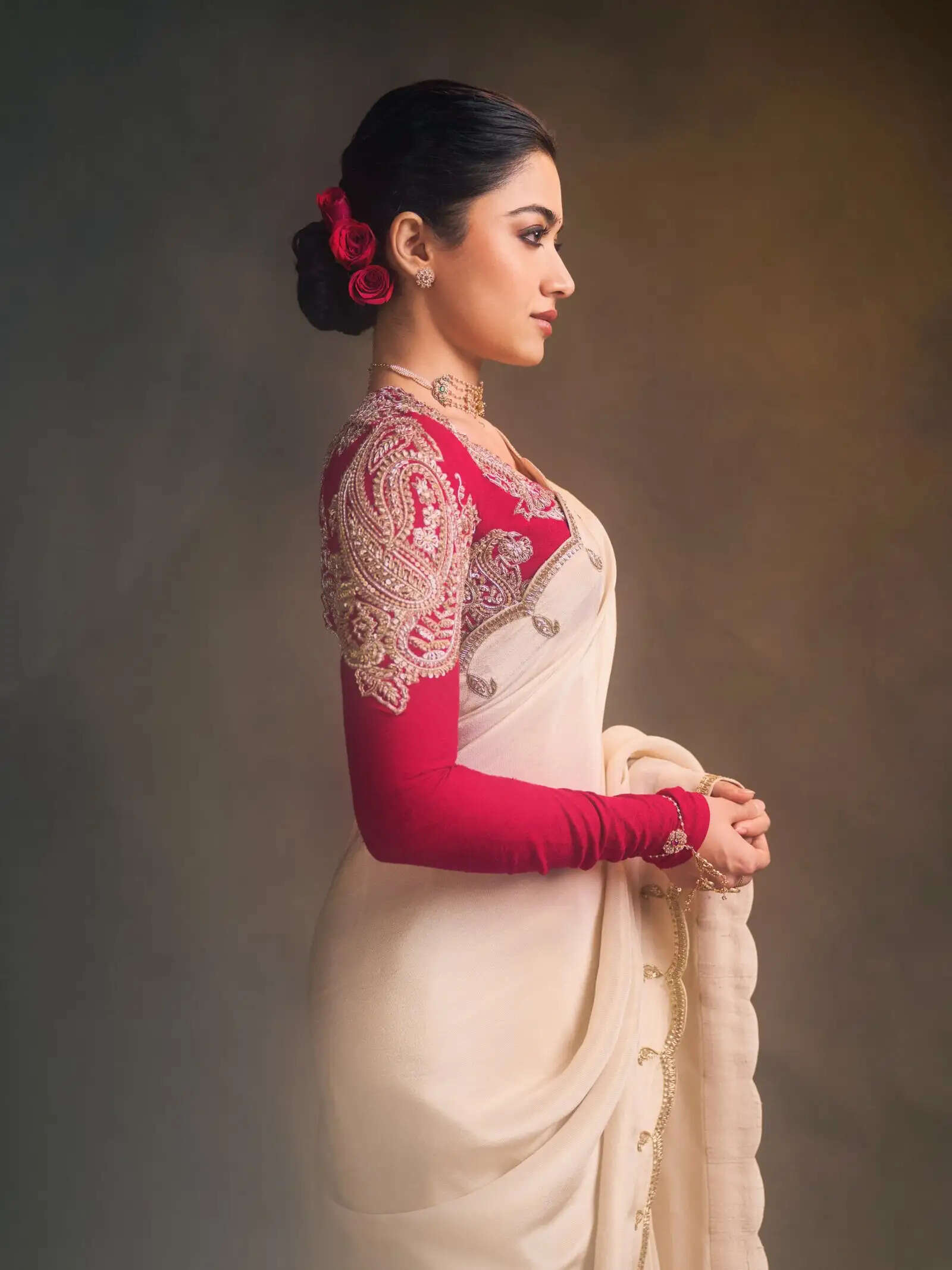 Rashmika Mandanna's Stunning New Photos Create Buzz in South Indian Cinema