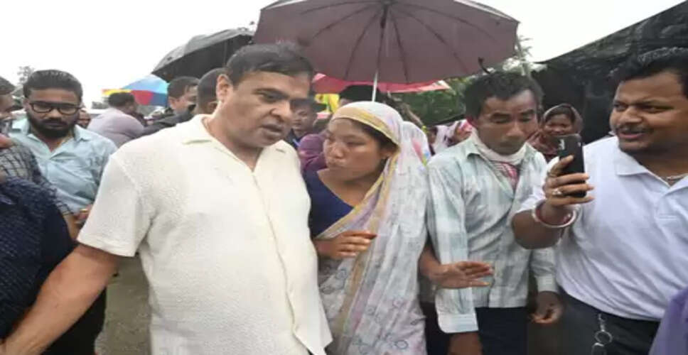 Assam CM visits flood-affected Lakhimpur, assures residents of govt&rsquo;s support