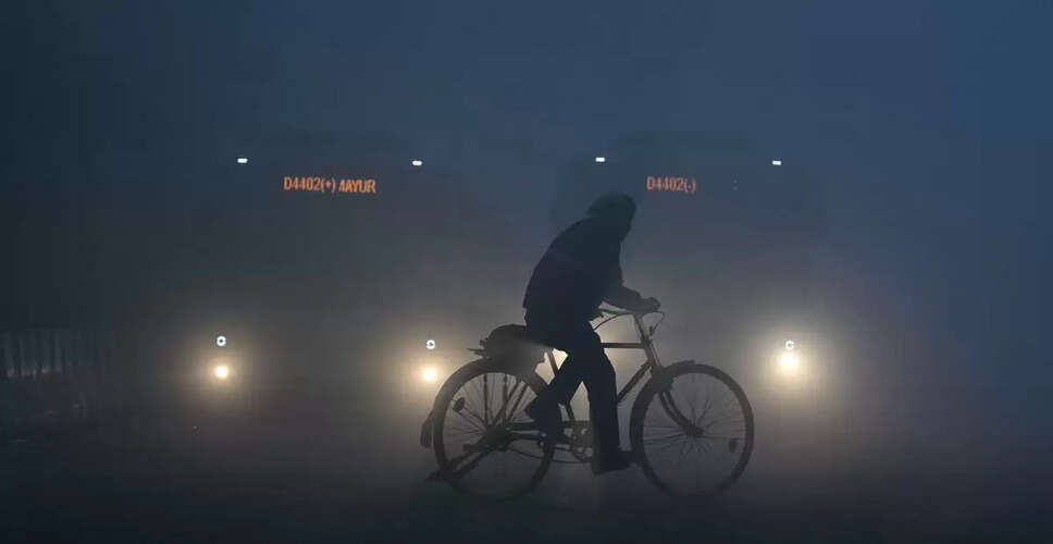 Severe Smog Disrupts Flights and Air Quality in Delhi
