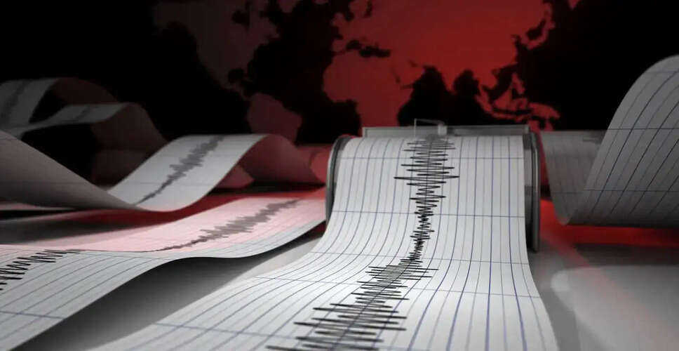 Strong Earthquake Shakes Karachi, Residents Evacuate Buildings