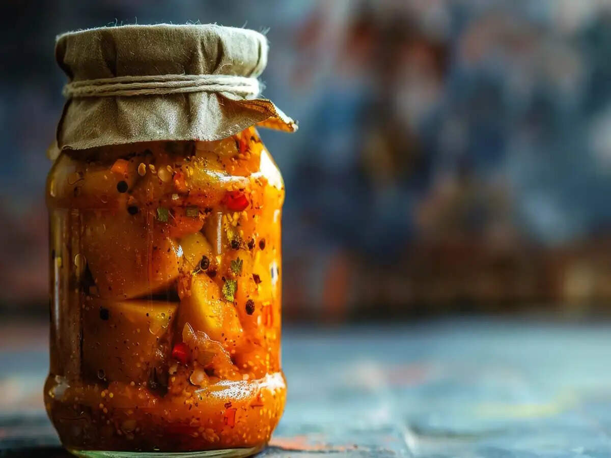 Discover the Health Benefits of Raw Turmeric Pickle This Winter