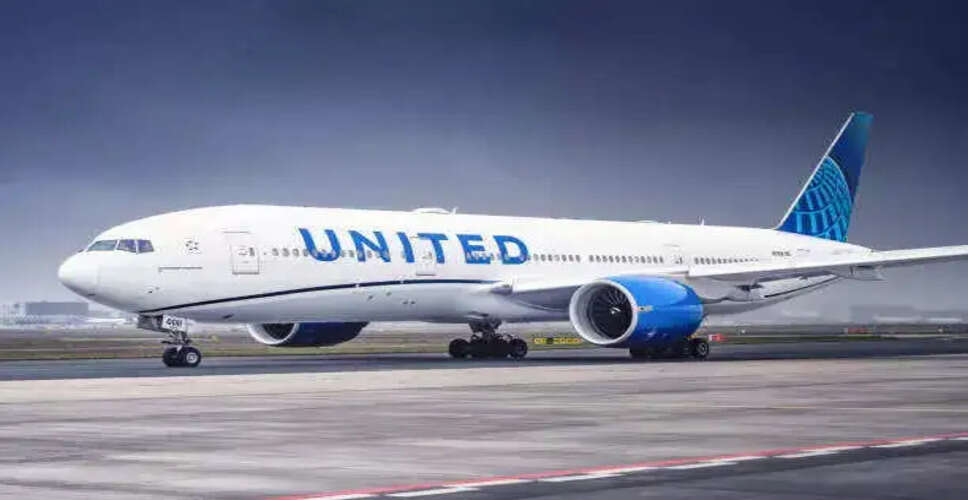 Emergency Landing of United Airlines Flight Due to Unruly Passenger
