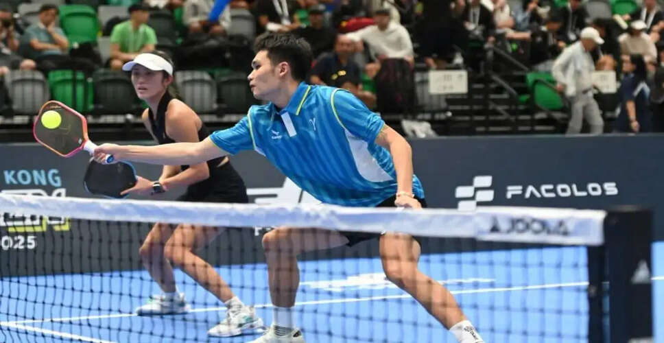 Navigating the Challenges of Middle Shots in Pickleball Doubles