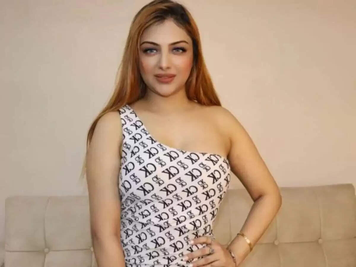 Controversial Fashion Choice: Actress Khushi Mukherjee Sparks Debate