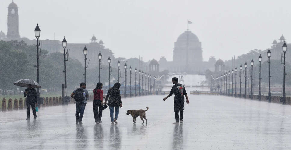 Delhi Weather Update: Humid Conditions with Possible Rain