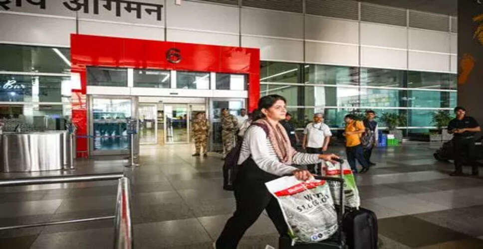 Limited Flight Operations Resume Amid Ongoing Middle East Conflict