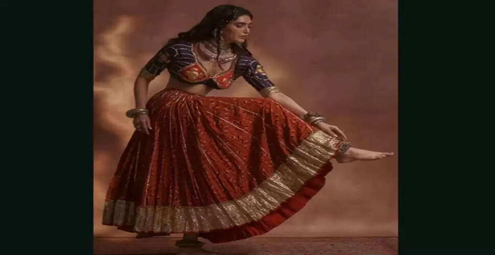 Trendy Choli Designs for Navratri 2025: Stand Out at Garba and Dandiya Nights