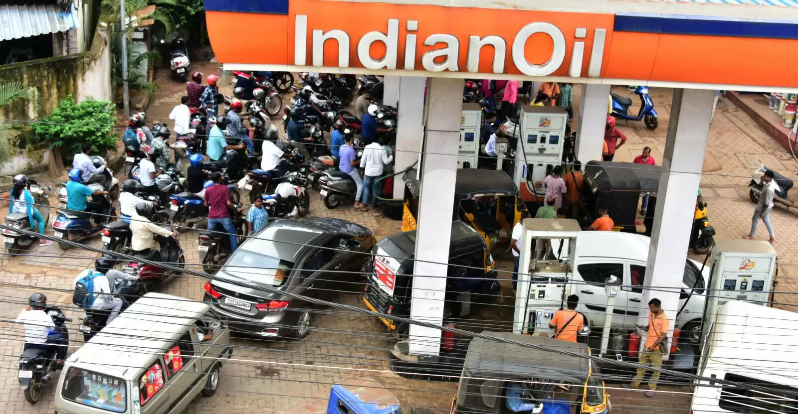 Bhubaneswar's Transport Chaos: Drivers' Strike Causes Fuel Station Mayhem