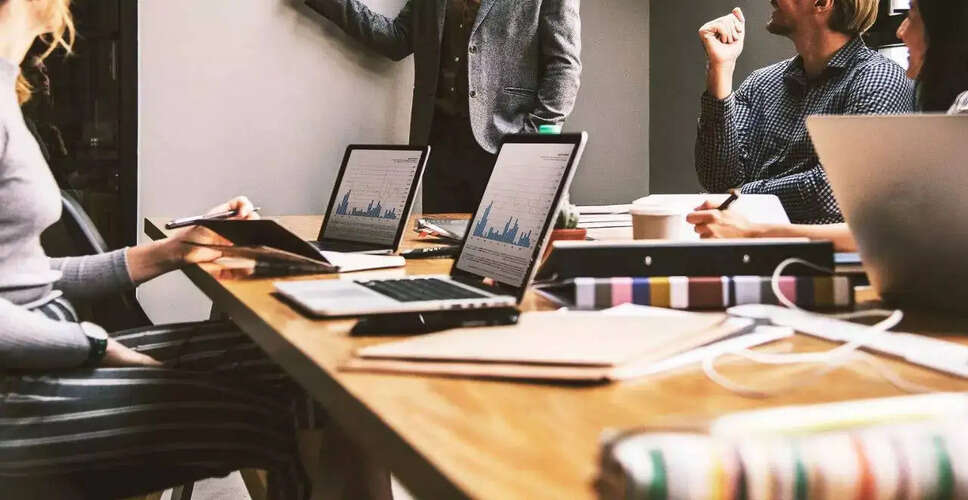 Gender Pay Gap Persists Despite Women's Earnings Growth in 2025