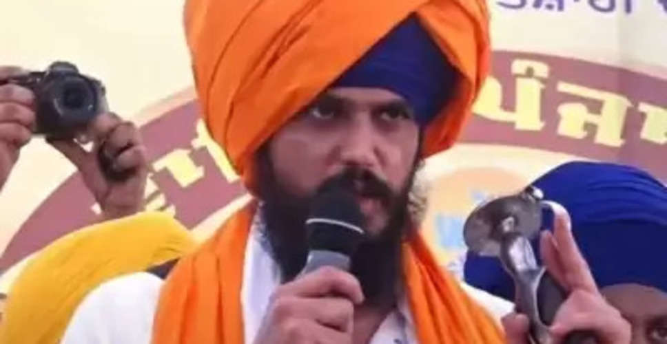 Radical Sikh preacher still on the run; fresh FIR filed in illegal weapons case (Ld)