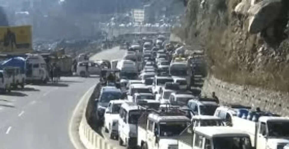 Tourist Influx Boosts Himachal Pradesh's Hill Stations This Holiday Season