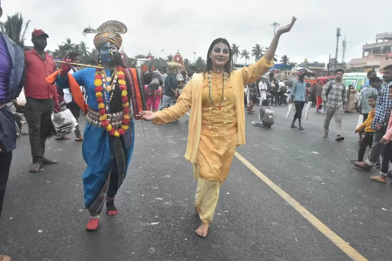 Experience the Vibrant Bahuda Yatra: Chariot Processions in Puri and Beyond