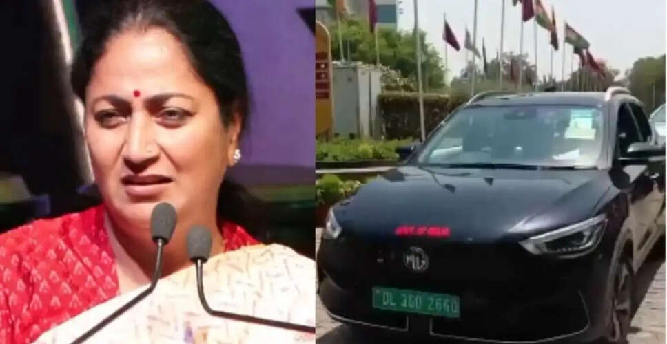 Delhi Chief Minister Reduces Official Convoy to Promote Fuel Efficiency
