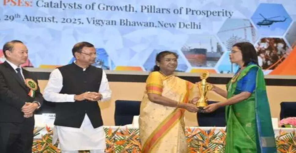 President Droupadi Murmu Honors Public Sector Achievements with SCOPE Eminence Awards