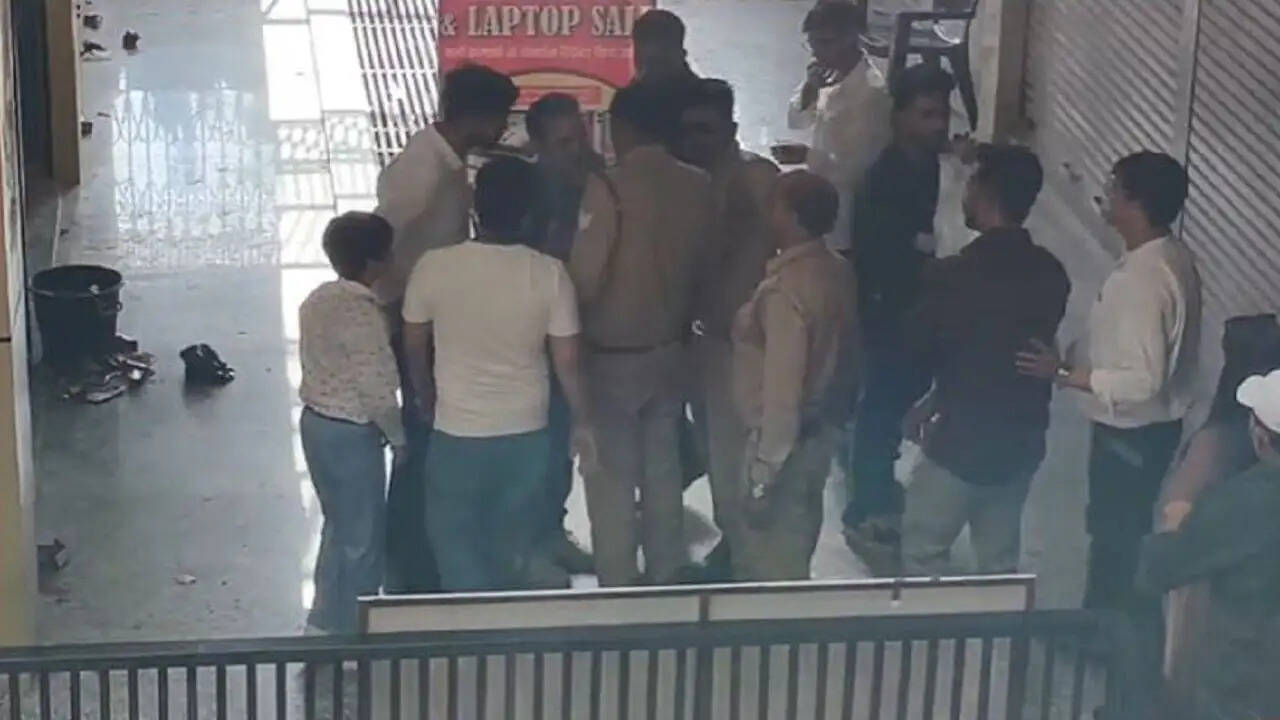 YouTuber Shadab Jakati Faces Backlash for Unpermitted Store Opening in Meerut