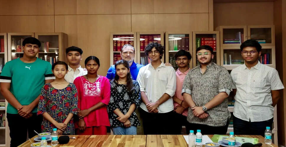 Rahul Gandhi Meets Students Targeted for Raising Concerns Over CBSE Exam Errors