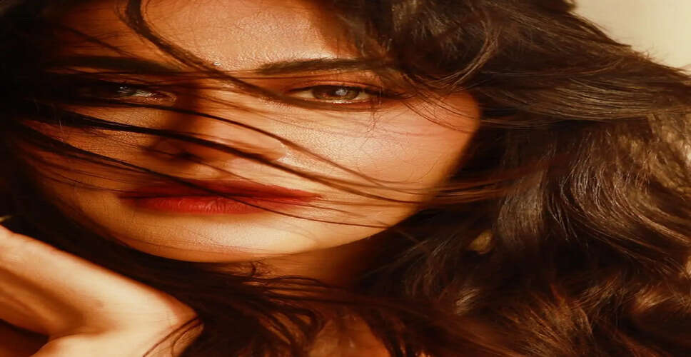 Chitrangada Singh Dazzles in White Saree Photoshoot
