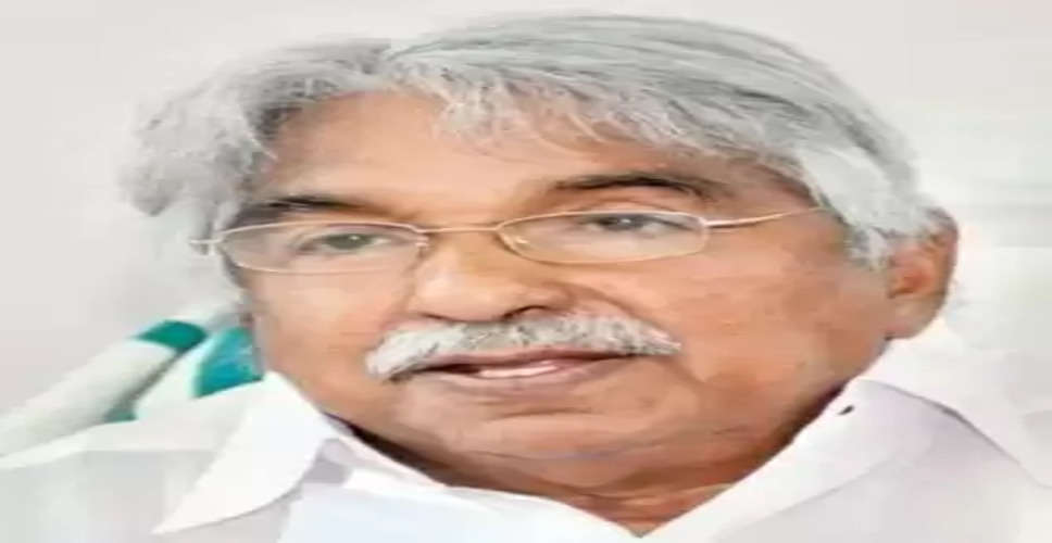 Ex-Kerala CM Oommen Chandy admitted to B'luru hospital